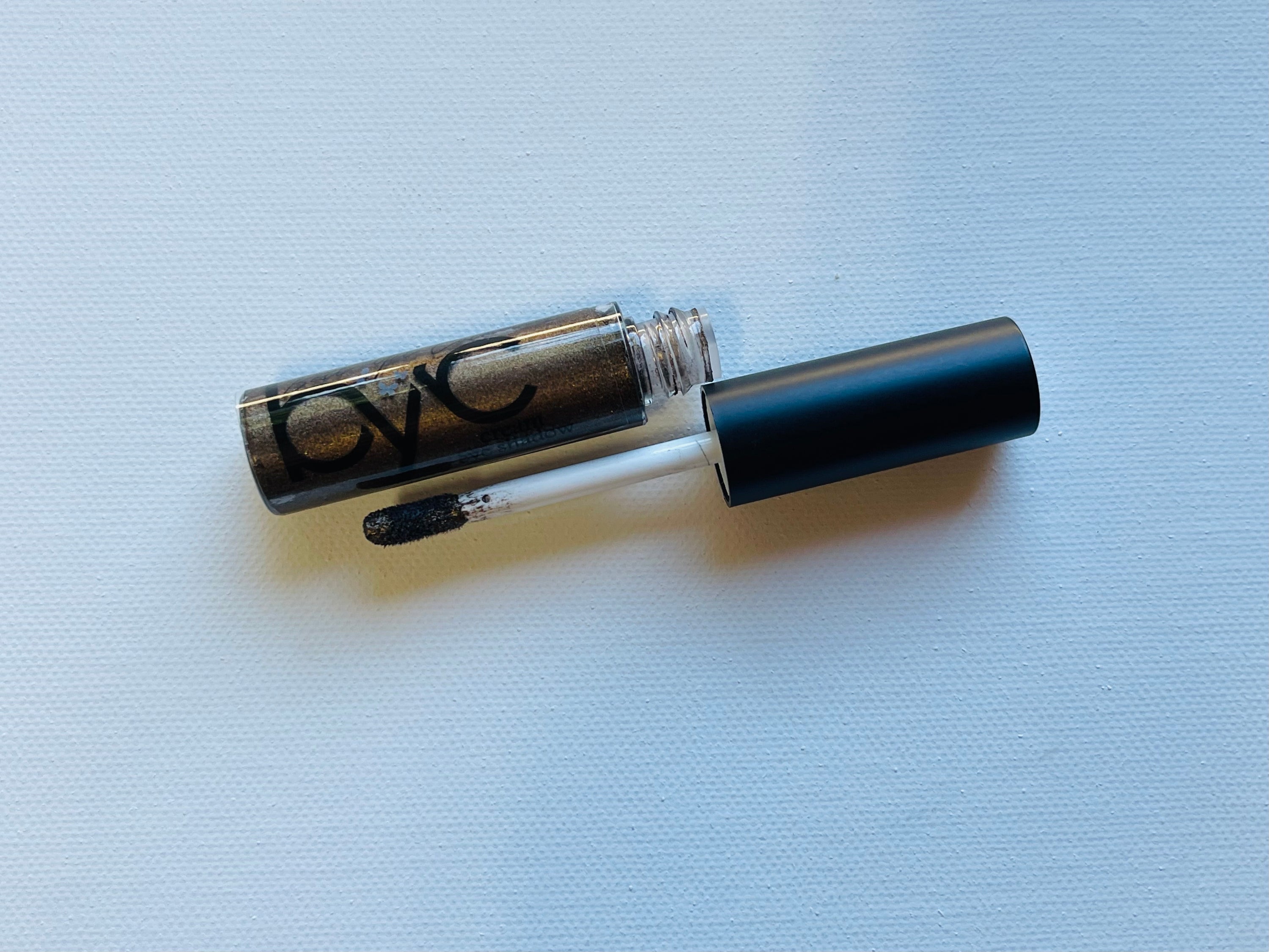 CREAM EYE SHADOW